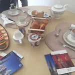 Palace לינה וארוחת בוקר 4*