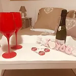 לינה וארוחת בוקר Palace 4*
